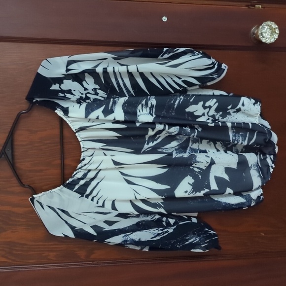 New with Tags Vince Camuto Blue Night Chiffon Injection Blouse Size XS - Picture 6 of 7